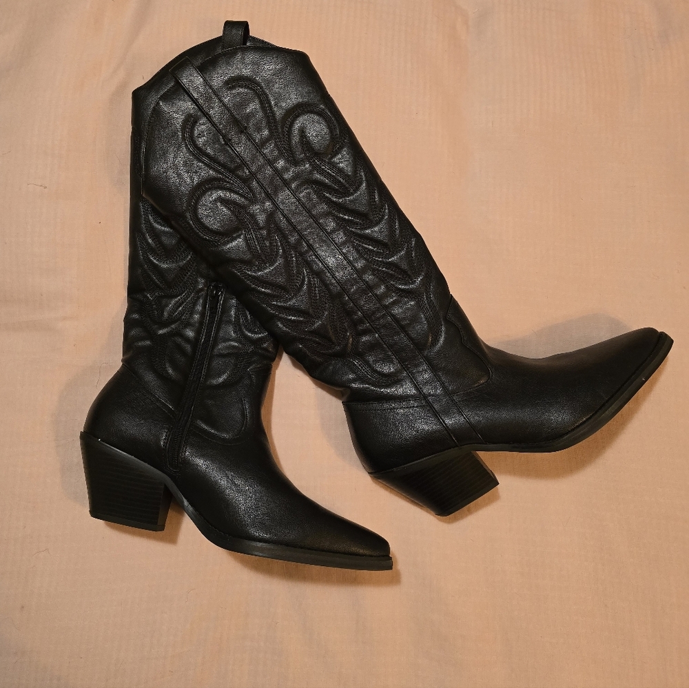 Like NEW Black Western Faux Leather Embroidered Cowboy Boots | Size 10M - Picture 11 of 11